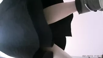 Beautiful Chinese Girls in Toilet 03