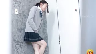 DLEE-747 04 Schoolgirls wetting themselves in front of the occupied toilet., JAV Collection, DesperVids