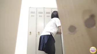 DLSL-615 04 Sports club hidden camera: girls peeing desperation situations.