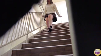 DLSL-646 01 Female college student with a full bladder sneaks out of a lecture and hurries to urinate