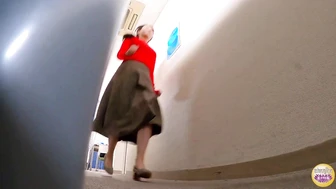 DLSL-646 02 Female college student with a full bladder sneaks out of a lecture and hurries to urinate