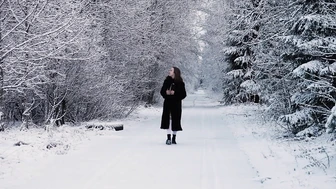 Bare Bottom In Snow