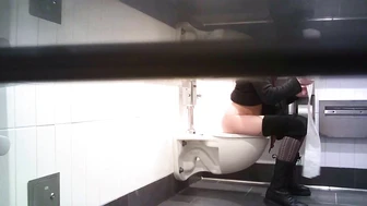 Hot Girls In Student Toilet 7