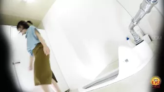 DLEE-334 03 Japanese style toilet voyeur: female urine laser beams striking inside of the toilet tank! VOL 4